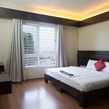 Amanora Park Town Bed and Breakfast Pune Exteriör bild