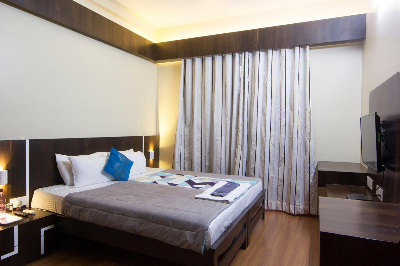 Amanora Park Town Bed and Breakfast Pune Exteriör bild