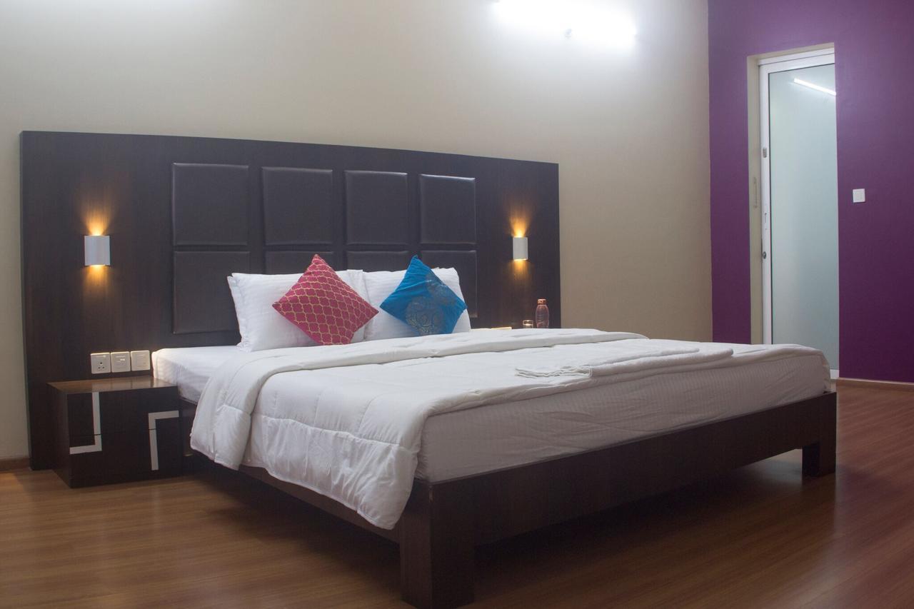 Amanora Park Town Bed and Breakfast Pune Exteriör bild